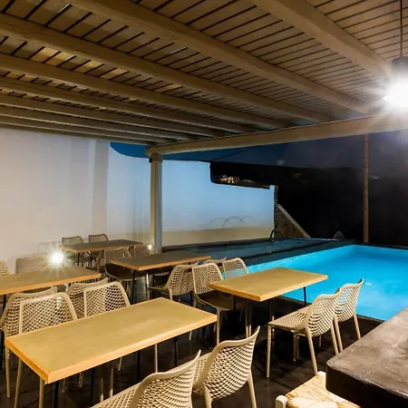 Sea Rock & Sky Private Aparthotel Merchia Beach