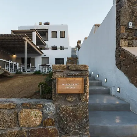 מלון דירות Sea Rock & Sky Private Merchia Beach
