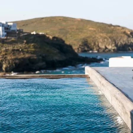 Sea Rock & Sky Private 3* Merchia Beach