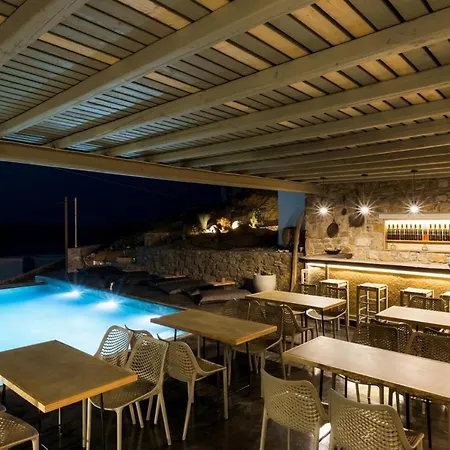 Sea Rock & Sky Private Aparthotel