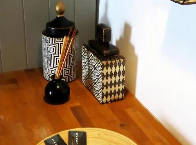 Sea Rock & Sky Private 아파트호텔 3*