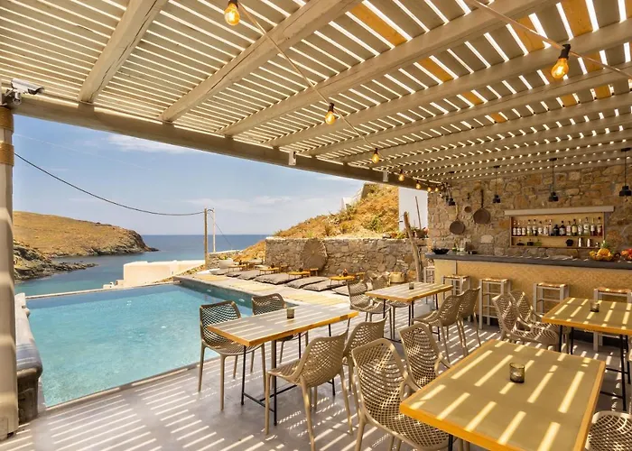 Sea Rock & Sky Private 3* Merchia Beach